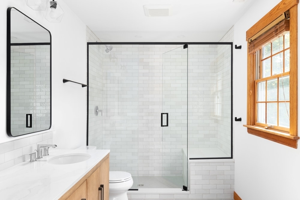 How to seal a glass shower door