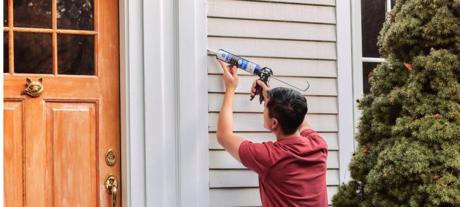 1 A photo of sealing a crack in an exterior door frame on a residential home e1772570109529