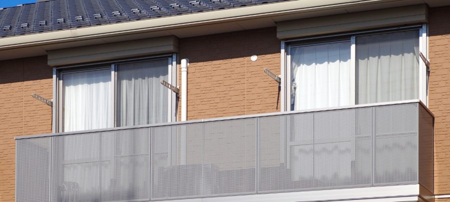 1 A photo of silicone sealant on an exterior window seal on an apartment building e1772569891695