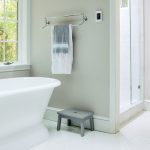 Caulking a bathtub: expert tips for a leak-free finish